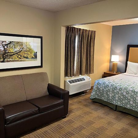 Hometowne Studios And Suites By Red Roof Greensboro Dış mekan fotoğraf