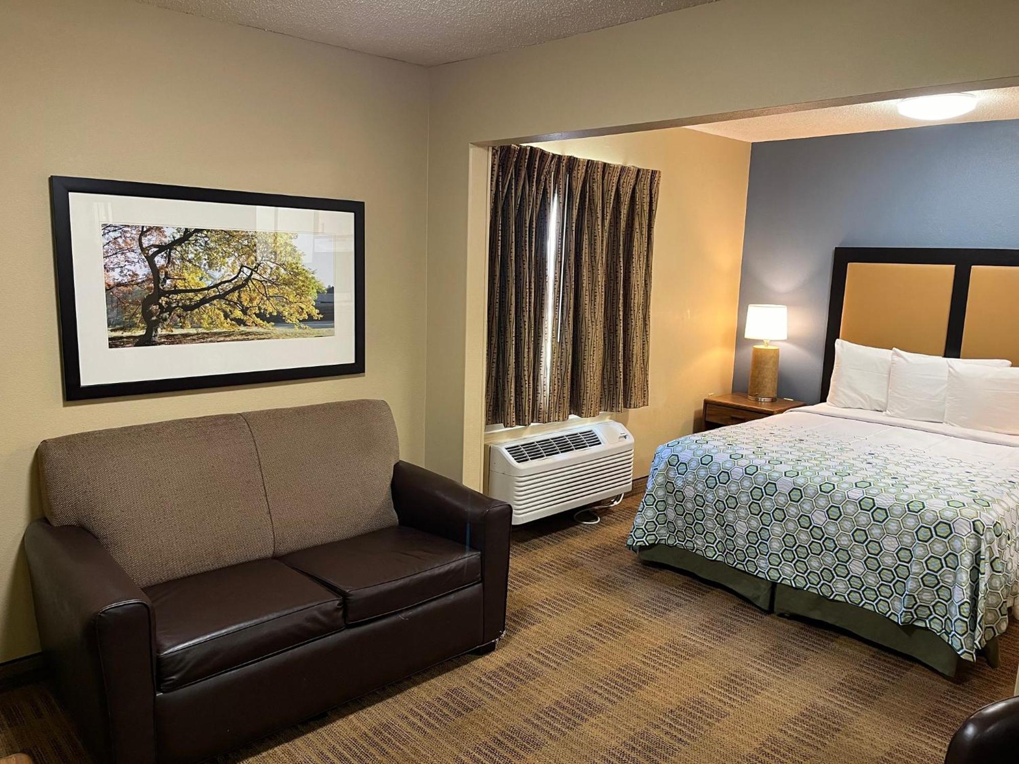 Hometowne Studios And Suites By Red Roof Greensboro Dış mekan fotoğraf