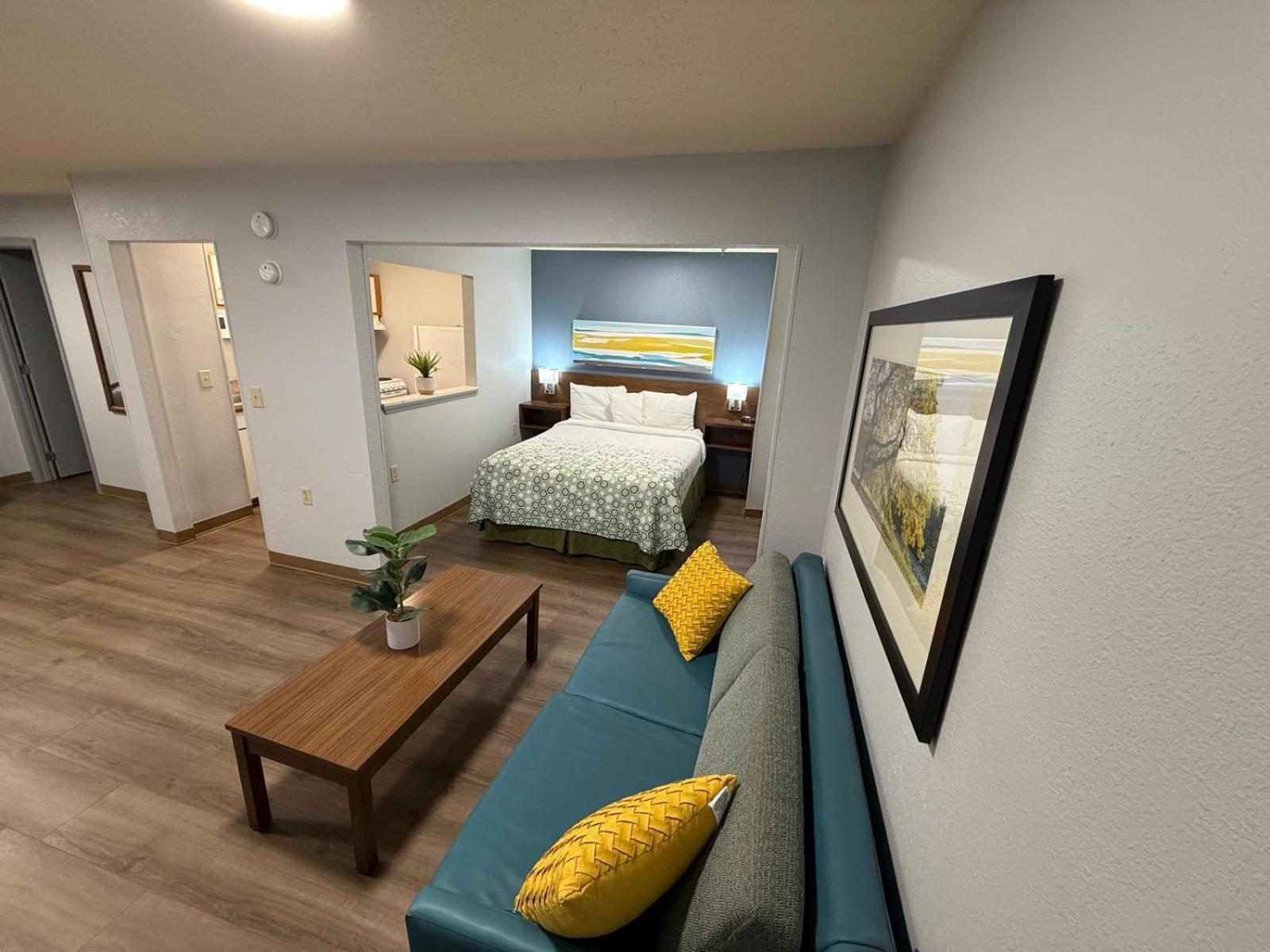 Hometowne Studios And Suites By Red Roof Greensboro Dış mekan fotoğraf