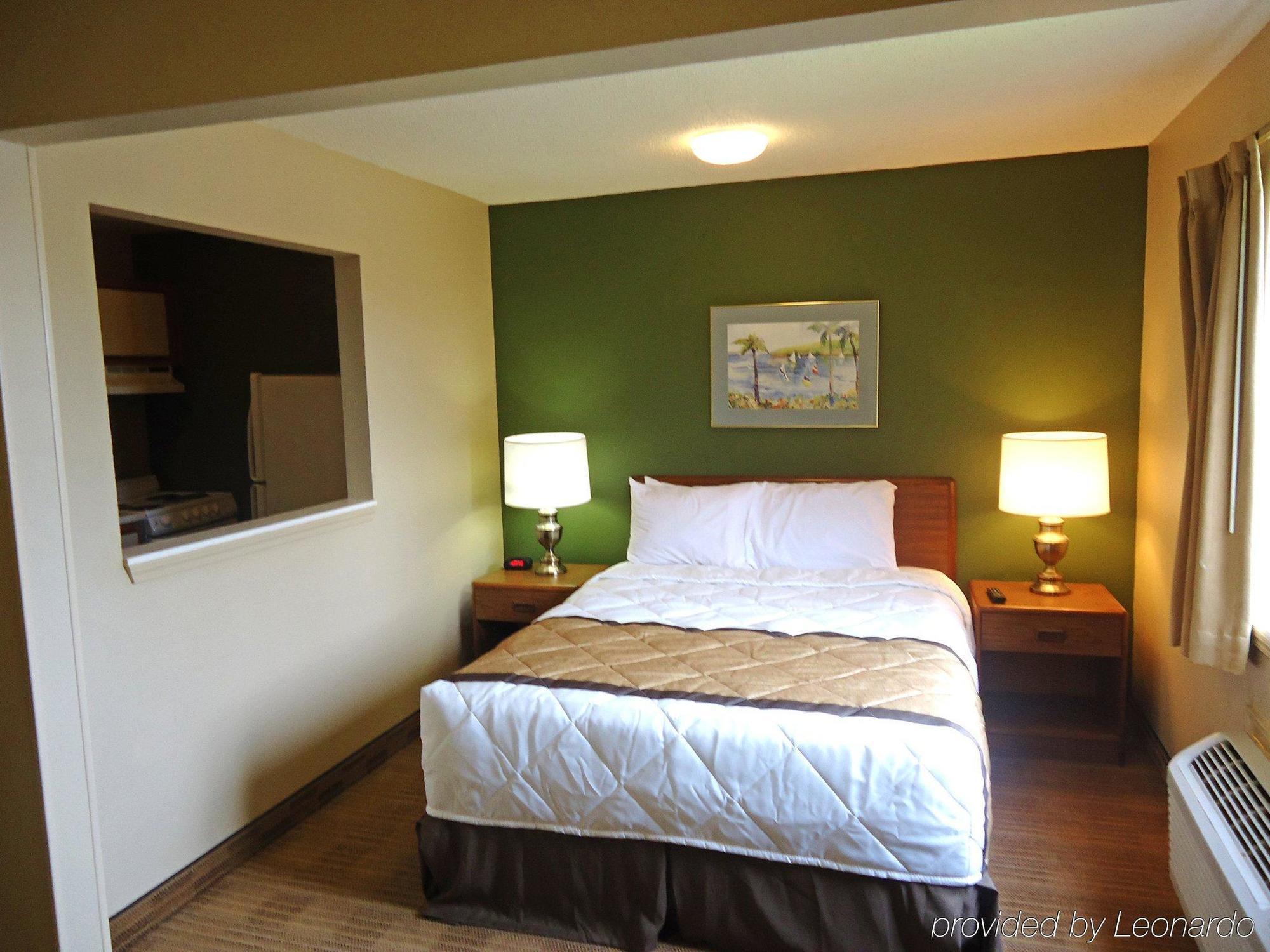 Hometowne Studios And Suites By Red Roof Greensboro Dış mekan fotoğraf
