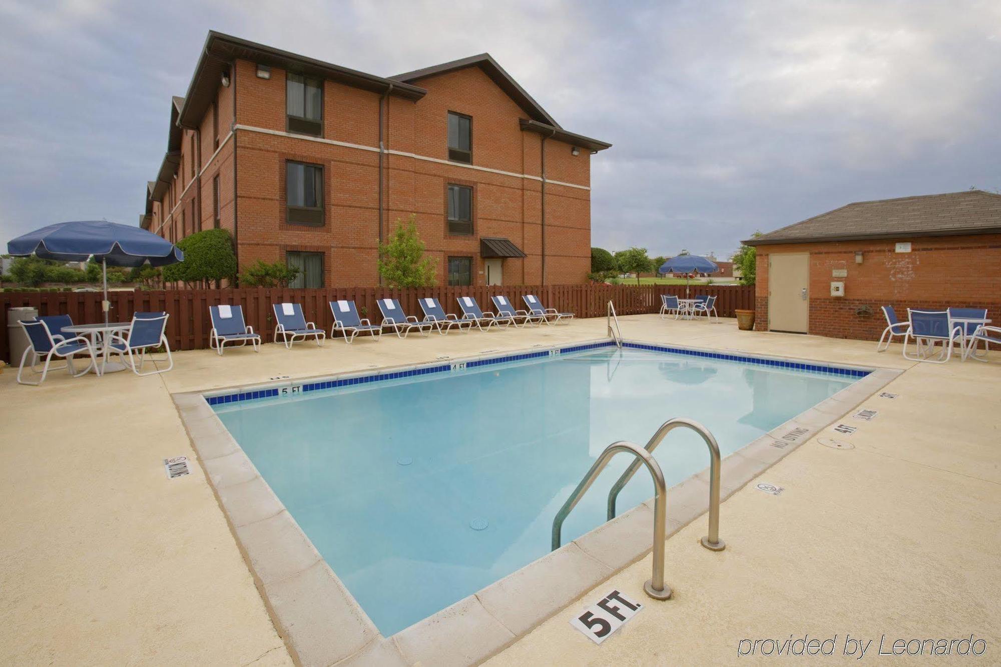 Hometowne Studios And Suites By Red Roof Greensboro Dış mekan fotoğraf