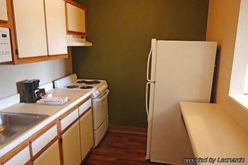 Hometowne Studios And Suites By Red Roof Greensboro Dış mekan fotoğraf