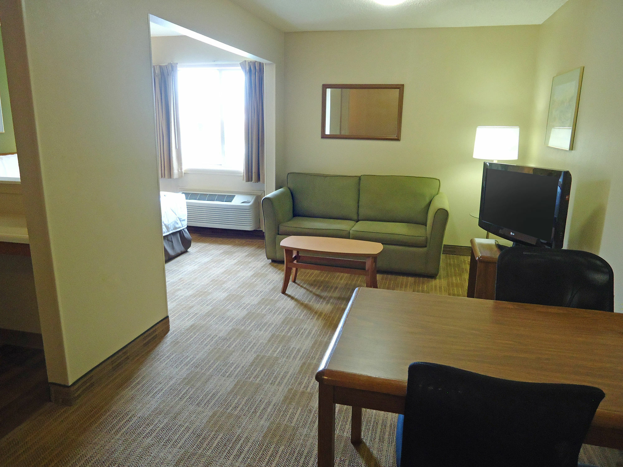 Hometowne Studios And Suites By Red Roof Greensboro Dış mekan fotoğraf